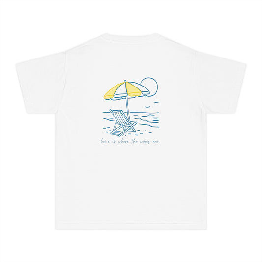 Back of girls’ white casual t-shirt with playful beach graphic featuring umbrella and seat – summer tee by Fibrio