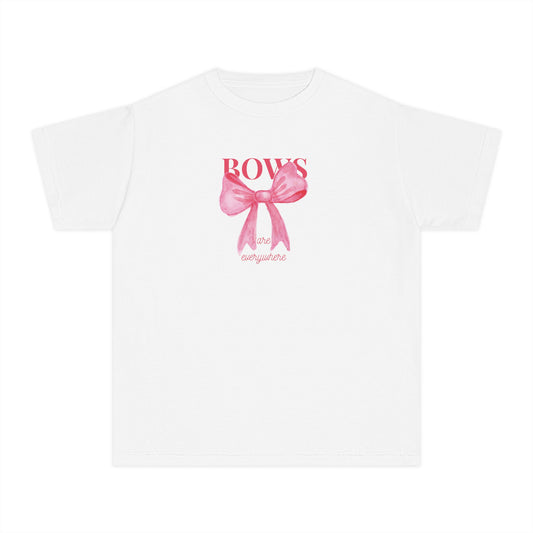 Girls’ white casual t-shirt with all-over pink bows and standout center bow – cute kids’ tee by Fibrio